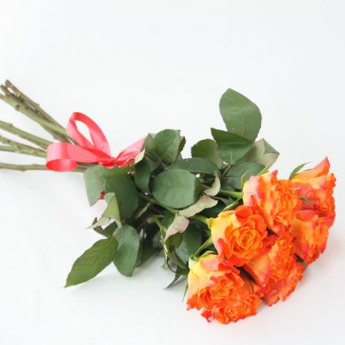 Заказать с доставкой 7 оранжевых роз по Астрахани
