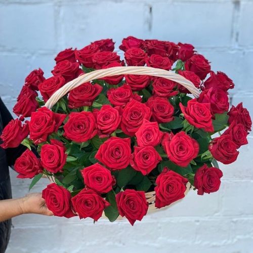 Корзина 51 красная роза - купить с доставкой в интернет-магазине | Флорист Экспресс по Астрахани